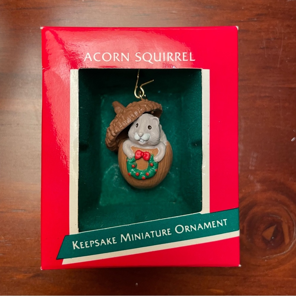 *NIB Hallmark Acorn Squirrel Keepsake Miniature Ornament